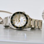 HDB004 stylish watch with a modern design